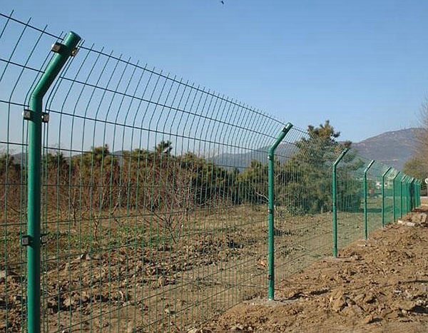 雙邊絲護(hù)欄網(wǎng).jpg 雙邊絲護(hù)欄網(wǎng).jpg