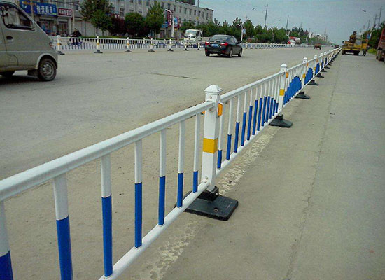 道路欄桿.jpg