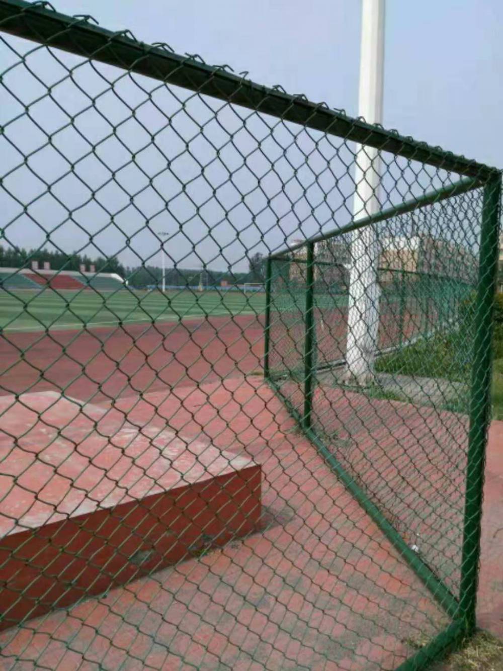 學(xué)校操場(chǎng)圍欄網(wǎng).jpeg 學(xué)校操場(chǎng)圍欄網(wǎng).jpeg